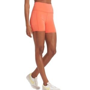 NEW Vuori Women's Orange Studio Pocket
Shorts, Size Medium